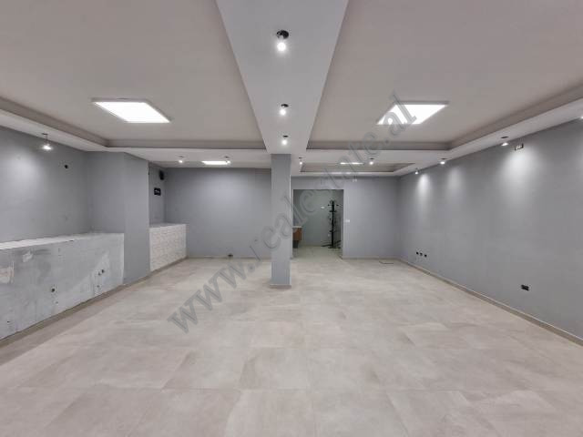 Dyqan me qira prane Pazarit te Ri ne Tirane